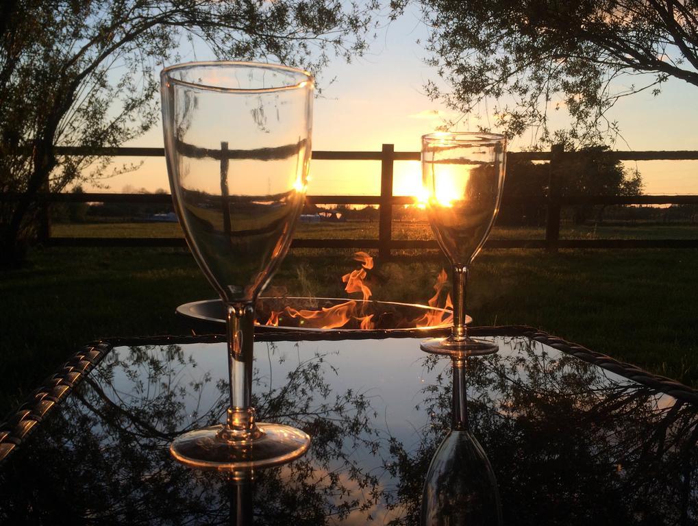 Oxford Riverside Glamping المظهر الخارجي الصورة